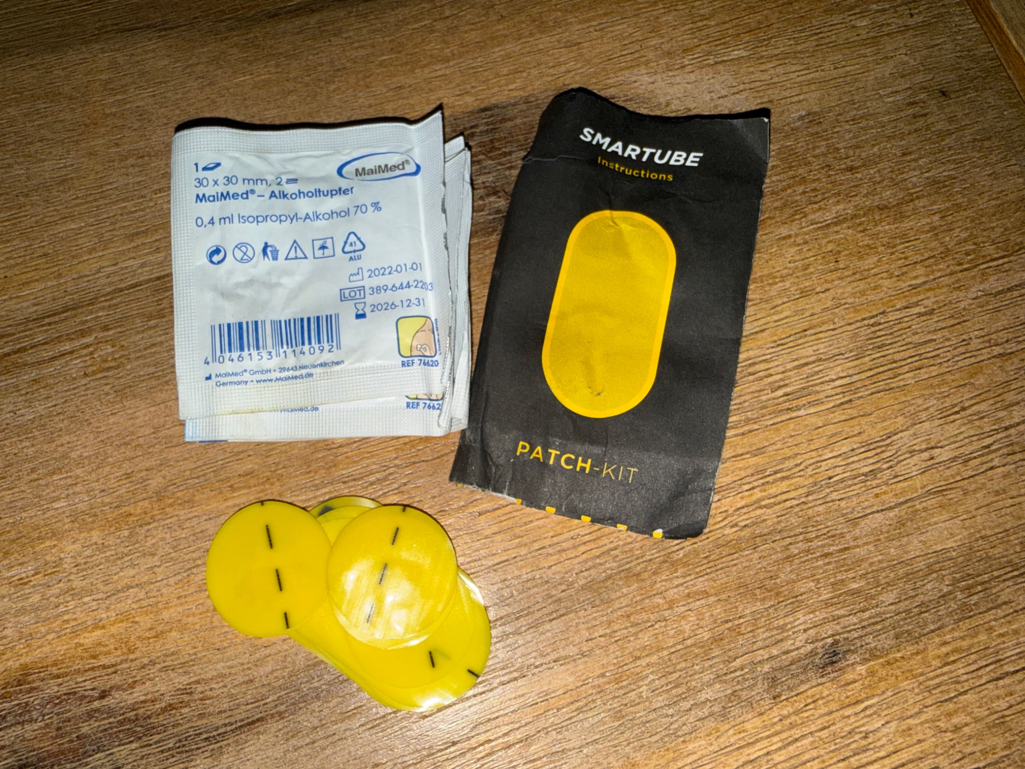 Smartube Patch-Kit mit gelben Flicken und MaiMed-Alkoholtupfern